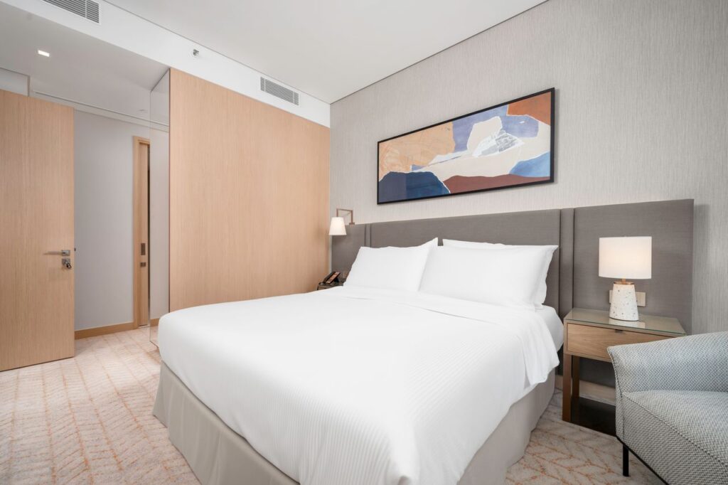 How Do Hotels Keep Linens So White